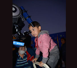 Niños de la zona participaron de la jornadas de observaciÃ³n de astros durante la noche nortina.