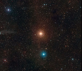 Imagen eso1523d
Imagen de amplio campo del cielo que rodea a la estrella gigante roja L2 Puppis
