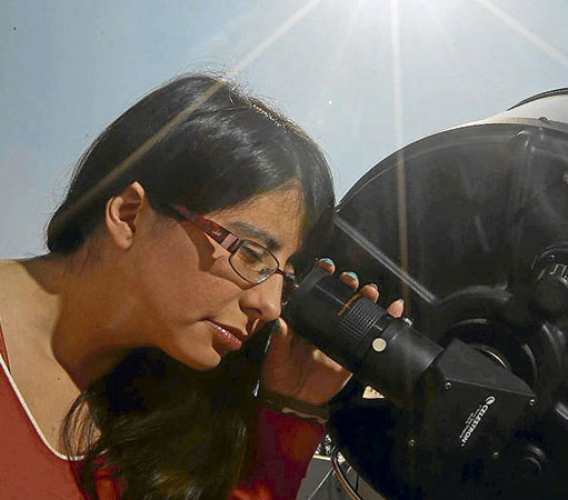 Maritza Soto, estudiante del Doctorado en Ciencias mención Astronomía de la FCFM U. de Chile