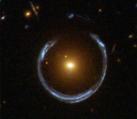 Imagen de una lente gravitacional. Crédito: ESA/Hubble & NASA