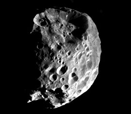 Febe, satélite irregular de Saturno. Fotografía de la Sonda Cassini