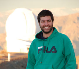 Cristóbal Sifón, estudiante del Doctorado en Astronomía y Astrofísica de la Universidad Católica e investigador del CATA.
